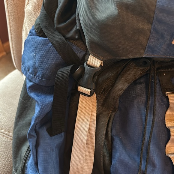 Kelty coyote 4750 pack. Large size w/multiple storage compartments. Good shape - Picture 4 of 7